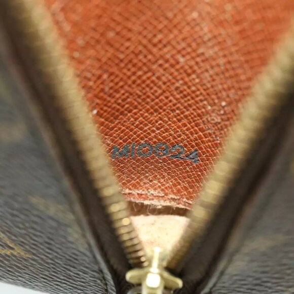 LOUIS VUITTON Monogram Trousse Demi Ronde Cosmetic Pouch M47520 LV Auth 43628 - Picture 4 of 16